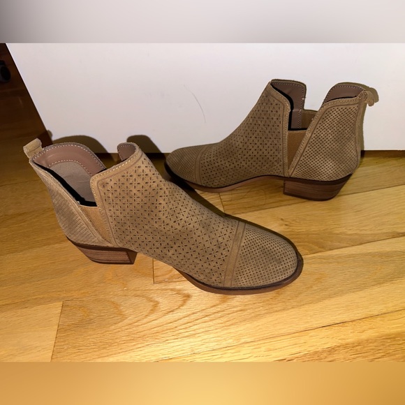 Kenzie Glynda Ankle Boot in Desert Sand Suede NEW - Picture 4 of 9